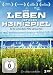 Von 2006 an verfolgten die Filmemacher Frank Marten Pfeiffer und Rouven Rech das "Projekt 
Hoffenheim" - Dietmar Hopps Traum, seinen Heimatverein TSG Hoffenheim von der dritten in die erste 
Liga zu hieven -, heraus kam die fesselndste Story des Fu�balls der vergangenen Jahre. Vor f�nf 
Jahren stand noch kein moderner Fu�balltempel auf der vormaligen Weide, und der Verein hatte genau 
einen Fanclub. Dann kam mit Rangnick nicht nur ein arrivierter Bundesligatrainer, sondern mit 
Eduardo oder Ibisevic wurden auch Spieler verpflichtet, von denen man Jahrzehnte nur tr�umen konnte. 
Dass hierbei nicht nur ein Verein, sondern ein ganzes Dorf, vielleicht eine Region, einem 
fundamentalen Wandel unterworfen w�rde, war ihnen sofort klar. Am Ende der Dreharbeiten war die TSG 
Erster der Bundesliga - vor Rekordmeister Bayern.
Es ist das gro�e Verdienst der beiden Regisseure, 
Ambivalenzen dieses rasanten Aufstiegs aufzuzeigen ohne zu verurteilen. Ihr Film offenbart, wie 
wenig sich der Fu�ball des 21. Jahrhunderts als Projektionsfl�che f�r Sozialromantik eignet - und 
wie packend und berauschend er dennoch sein kann. So ist es das Making-of eines Fu�ballvereins, der 
sich auf dem Weg an die Spitze der Anfeindungen aller Seiten erwehren musste und inzwischen einen 
etablierten Bundesligisten stellt. Dass drei Jahre nach dem Aufstieg die Mechanismen des Gesch�fts 
endg�ltig auch in Hoffenheim greifen - Ausnahmek�nner wie Eduardo oder Demba Ba wurden f�r 
astronomische Summen ver�u�ert oder streikten sich weg, Trainer Rangnick wurde entlassen, erweitert 
den Film um eine brisante Note und l�sst einige der Bilder in einem etwas anderen Licht 
erscheinen.
"Ein Blick hinter die Kulissen des modernen Fu�ballgesch�fts, wie er intimer und 
aufschlussreicher kaum sein k�nnte" (Die Welt). "Eine der beeindruckendsten Sportdokumentationen" 
(Zeit.de). "Zieht auch Nicht-Fu�baller und 1899-Skeptiker in seinen Bann" (Rhein-Neckar-Zeitung). 
"Hoffenheim. Das Leben ist kein Heimspiel".