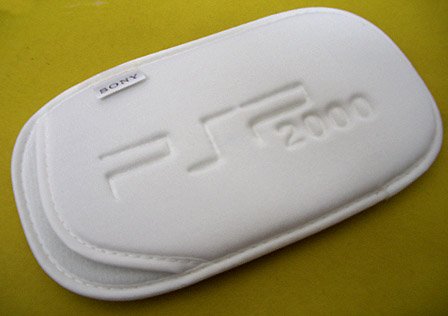 White PSP Slim 2000 Soft Pouch