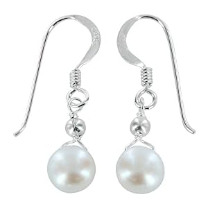 Pearl earrings Best Christmas gifts for women