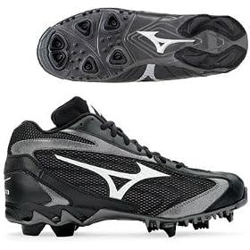 Mizuno 9 Spike Rampage Mid by Mizuno