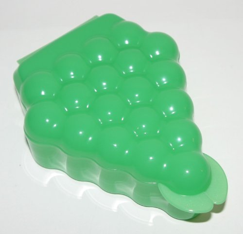 TUPPERWARE Grape Keeper Container Fruit Locker Green