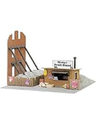 HO B/U Fruit Stand, Lighted w/Figures