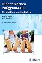 Kinder machen Fu&szlig;gymnastik: &Uuml;ben mit Klein-und Schulkindern