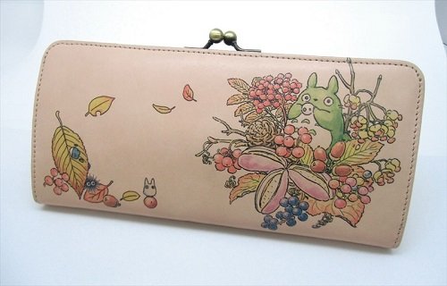 スタジオジブリのアートレザーシリーズに『となりのトトロ』の新商品が