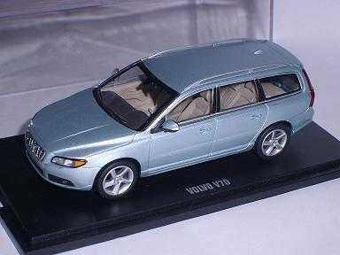 VOLVO V70 V 70 SILBER BLAU 1/43