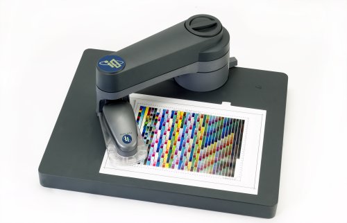 Cover image : X-Rite EOAST Eye-One iO Automated Scanning Table
