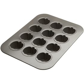 Click here to buy Chicago Metallic 12-cup Lift and Serve Mini Pumpkin Cheesecake Pan by Chicago Metallic.