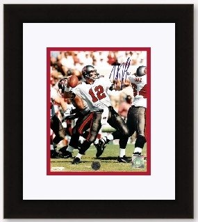 Trent Dilfer Autographed/Hand Signed Tampa Bay Bucs ''White Jersey'' 8x10 Action Photo - Custom Fra