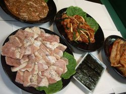 大人気！九州男児の福袋(送料無料,赤字覚悟68％引き）「キムチ　豚　鶏　モツ　海苔（約2kg）」