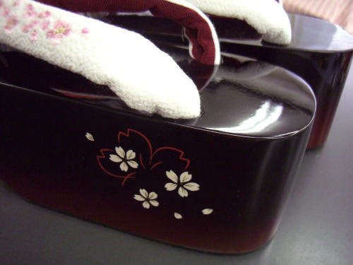 憧れ舞妓気分のこっぽり（ぽっくり）下駄★ぼかし塗桜白鼻緒