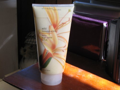 Bath & Body Works Wild Honeysuckle Daily High Lather Scrub