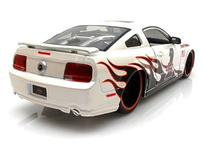 2006 Ford Mustang GT Harley Davidson #1 1/24 Pearl White