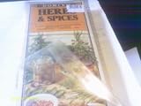 Herbs & spices : cook's guide to 60 herbs and spices illustrated in colour - identification - cultivation - uses