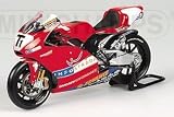 Review Minichamps 062020099 / Ducati Desmosedici Test Version (2002) in Red (1:6 scale) Diecast Model Motorbike