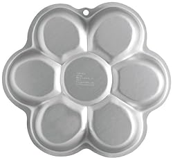 Wilton Dancing Daisy Cake Pan