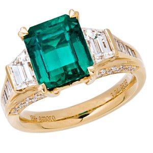 Colombian Emerald and Diamond Ring in 18kt yellow gold