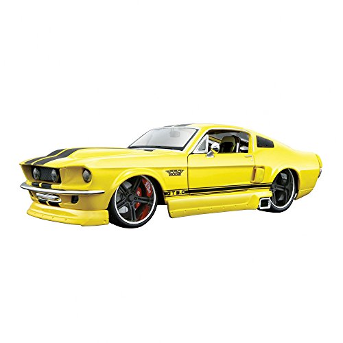 Maisto 1:24 Scale AS 1967 Ford Mustang GT Diecast Vehicle