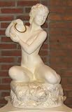 Eigenschaften   / Sehr schöne hockende Figur für Innen- und Aussen