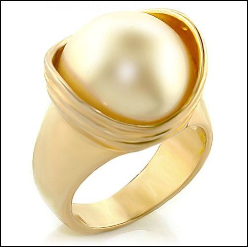 Jewelry - 15 Carat White Pearl Ring
