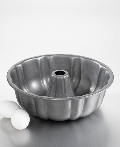 Calphalon Classic Bakeware 10-Inch Nonstick Bundt Cake Pan