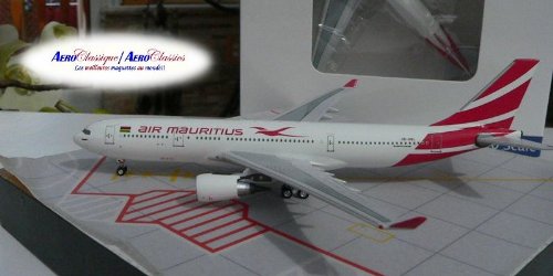 Aeroclassics Airbus A-330-200 Air Mauritius NC 3B-NBL Model Airplane-image