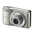 Nikon Coolpix L25 Digitalkamera (10 Megapixel, 5-fach opt. Zoom, 7,5 cm (3 Zoll) Display, bildstabilisiert) Kit inkl. 2GB-Speicherkarte und Tasche silber