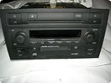 Radio : AUDI A4 03 AM-FM-stereo (w/cassette & CD), w/o telephone controls