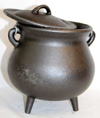 Cast Iron Cauldron: 7 dia. Plain