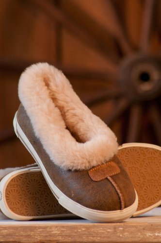 UGG Australia Women's Rylan Slippers Footwear Bomber Jacket Chestnut size 9