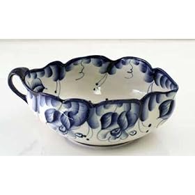 GZHEL Leaflet Salad Dish [Made in Russia. Size: 8 x 5 x 2.5 inches (21 x 13 x 6.5 cm). Material: porcelain. Hand-painted artist's work] [The surprising beauty of the Leaflet salad dish comes from its ultra-fine porcelain. Covered in the classic blue and white colors of Gzhel, this dish is also coated in a special glaze to protect it from time and surface damage. All of our Gzhel designs are hand-painted, therefore every single piece is individual and no design can be precisely replicated. Leaflet makes a fantastic decoration for your kitchen, an addition to your Gzhel collection, or a gift for a friend]