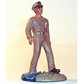 William Britain figure of Douglas MacArthur (Britains Set Number 00286)
