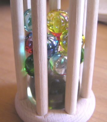 ビー玉万華鏡　（美しい木のおもちゃ　光に透かして覗いてごらん 鮮やかに　宇宙（そら）に広がる色模様）wooden toys kaleidoscope