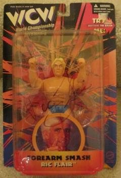 1998 WCW WORLD CHAMPIONSHIP WRESTING RIC FLAIR HAND SIGNED FOREARM SMASH ACTION FIGURE