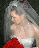 41hnyDT9tUL. SL160  Ivory 2T Glimmer Shimming Elbow Wedding Bridal Cut/No Edge Veil Reviews