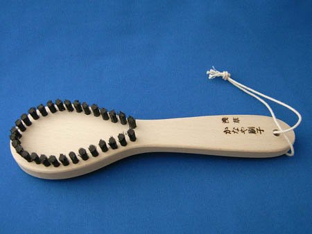 クリーニングのプロ御用達ー浅草かなやの毛玉取りブラシ