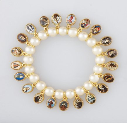 Bracelet with White Beads and Various Religious Figures – MADE IN ITALY AND BRAZIL