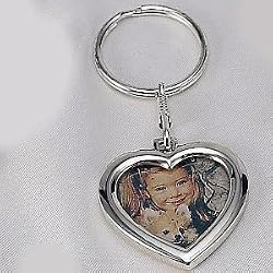 SILVER KEY CHAIN WITH HEART FRME