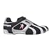 Der revolution�re Handballschuh im klassischen Kage Look. Der CHALLENGE wird noch heute so 
konstruiert und so zusammengesetzt wie die Anfangsgeneration. Sein Upper Kage? Aus hoch abriebfestem 
PU und im klassischen Kage-Look mit den markanten Streifen im Vorderfu�bereich. Das PU Obermaterial 
verleiht dem Schuh die notwendige Stabilit�t, die besonders auf der Zehenbox durch eine doppelte 
PU-Lagenaufbringung verst�rkt wird.Der grunds�tzliche Schuhaufbau: Doublelasting. Die anatomisch 
geformte und herausnehmbare EVA Einlegesohle erf�llt h�chsten Tragekomfort. Im Innenleben des Schuhs 
sorgt unser Midsole Kage (=unsere Mittelsohle) aus gesch�umtem Phylon f�r eine gute D�mpfung. Seine 
Aufgabe? Mehr Stabilisierung f�r ein sinkendes Verletzungsrisiko. Die Sohle? Einteilig. Mit einem 
Optimum an Grip und trotz der farbigen Bereiche nat�rlich 100% farbenfest (NON MARKING). Die 
Standposition im Challenge? Besonders tief und nah am Boden.