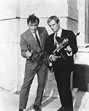 DAVID MCCALLUM AS ILLYA KURYAKIN, ROBERT VAUGHN AS NAPOLEON SOLO FROM THE MAN FROM U.N.C.L.E. - Licensed Photo - Professional Photographic Print - Picture SIZE 10x8 (25x20cm)