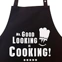 Mr. Good Looking is Cooking - Kochschürze, Latzschürze mit verstellbarem Nackenband und Seitentasche - Die Geschenkidee!