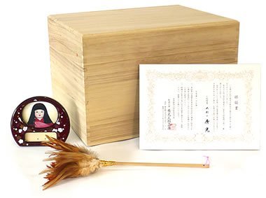 秀光オリジナル限定品 雛人形衣装着親王平飾りセット コントラストを巧みに表現した寿峰らしさが表れた作品。京人形の華やかさがあります