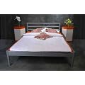 Komfortables Metallbett 200x140 cm mit stabilen Metallf��en Bett