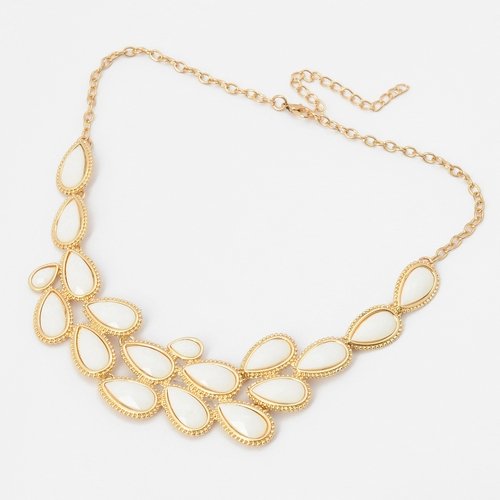 Fashion Golden Chain Jewelry White Resin Leaf Adorned Pendant Necklace Picture