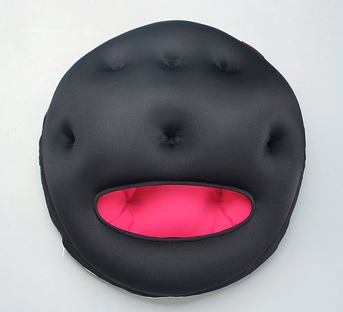 Ｃｕｂｅａｄｓ　ビーズ式足温器エコたんぽ「ペチカ」　外側：黒色/内側（足底部）：赤色