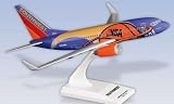 Daron Worldwide Trading HG1776G Hogan Southwest 737-700 1/200 with Gear NBA Slam Dunk