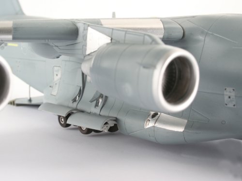 Imagen 7 de Revell Modellbausatz 04044 - C-17 Globemaster III en una escala de 1:144