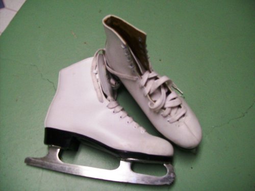 LANGE aquarius White Ice Figure Skates (with blade guards) - Size 7.0 (adult/teen) - EXCELLENT CONDITION