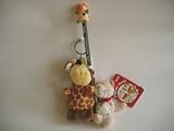 Eigenschaften NICI / NICI Geschenk-Set Nr.14, bestehend aus 1 Schlüsselanhänger mit Giraffe, 1 Katze von Magnetic Hands und 1 Bleistift von Landlords mit Schweinchen