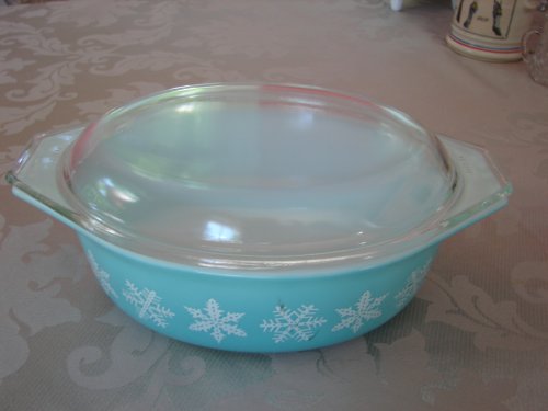 Blue Snowflakes Pyrex Oval Baking Dish with Lid