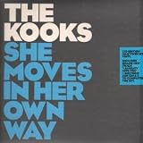 SHE MOVES IN HER OWN WAY 7" (45)